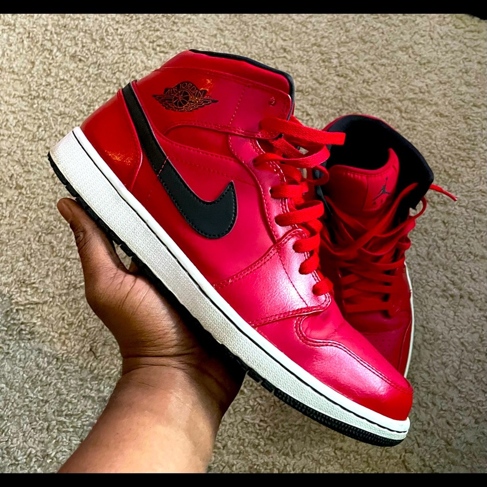 Jordan 1 mid Red/black patent No box‼️ used, I’ve had them since 2015.